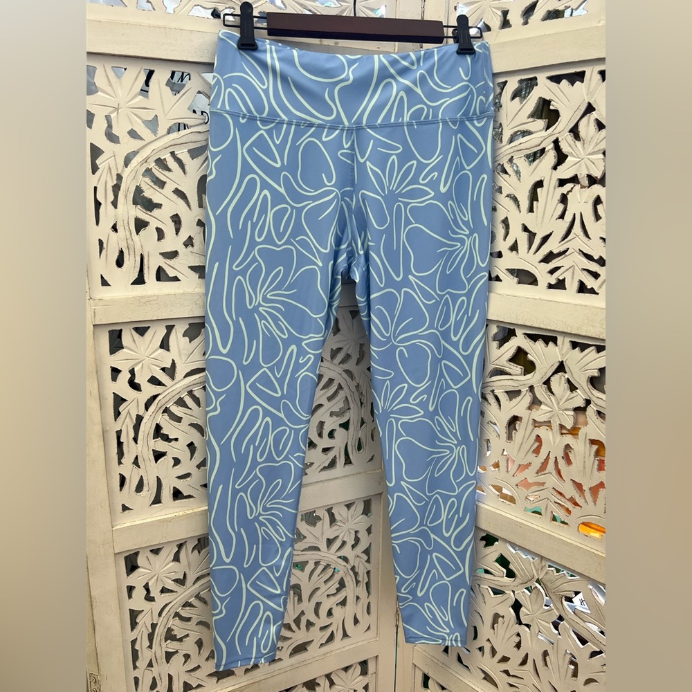 Brand new, NWOT Billabong A / DIV surf leggings. Color: blue floral print - Picture 5 of 8
